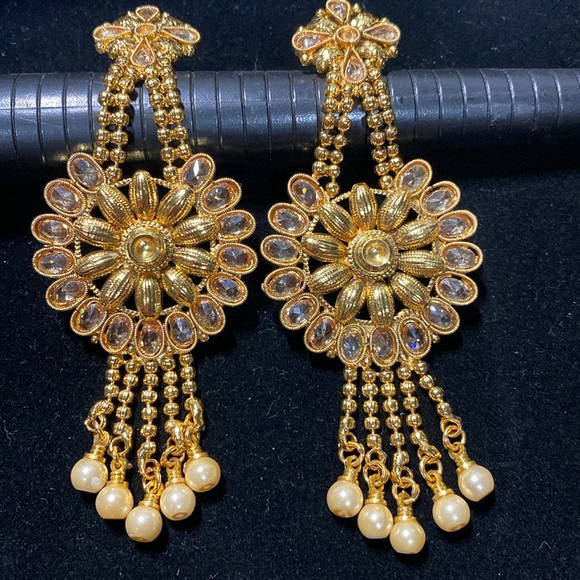 Absolutely stunning Jhumka Chandelier Earrings gold tone pearls gold stones - Picture 2 of 7